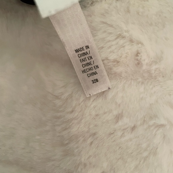 Victoria’s Secret VSX Sport black with perforated front. Size 32b - Picture 4 of 4